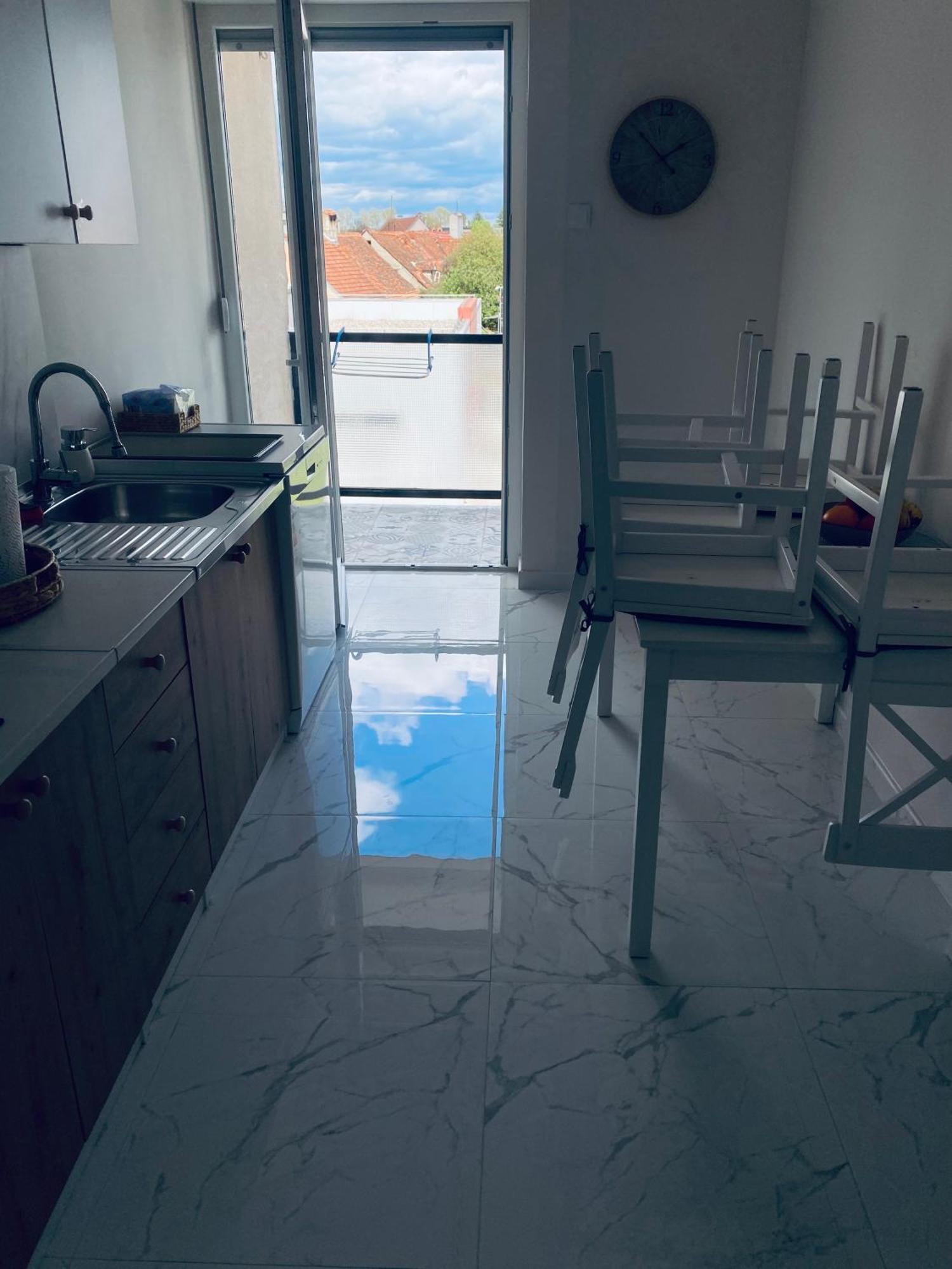 Apartment Colapis- Self Check In, Free Parking, Premium Location! Karlovac
